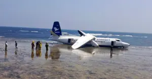 బీచ్‌లో దిగిన విమానం…తృటిలో తప్పించుకున్న ప్రయాణీకులు!