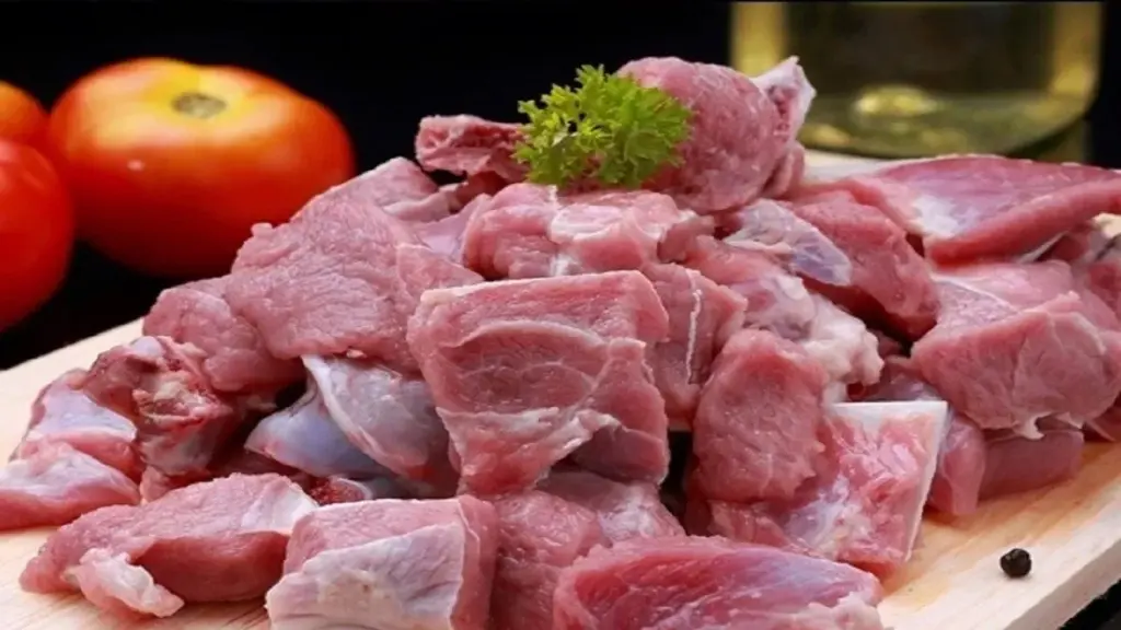 Khammam: కుళ్ళిన మాంసాన్ని విక్రయిస్తున్న షాపు పై అధికారుల దాడి