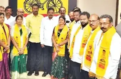 Kovvur Municipality: Four councilors, including the YCP chairperson, jump!
