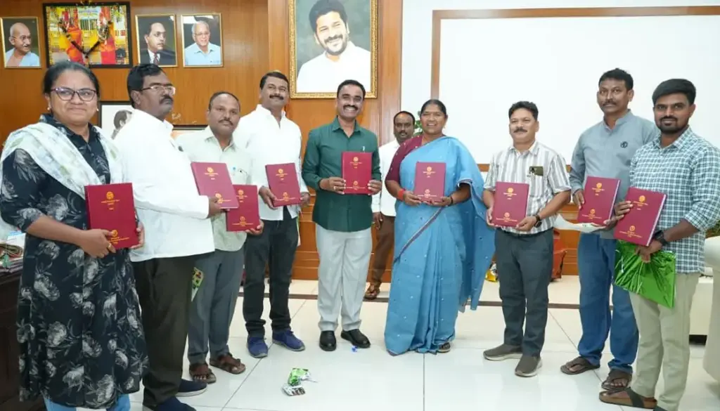 Panchayat Secretary Transfers: మాది ఉద్యోగుల ఫ్రెండ్లీ ప్రభుత్వం: మంత్రి సీతక్క