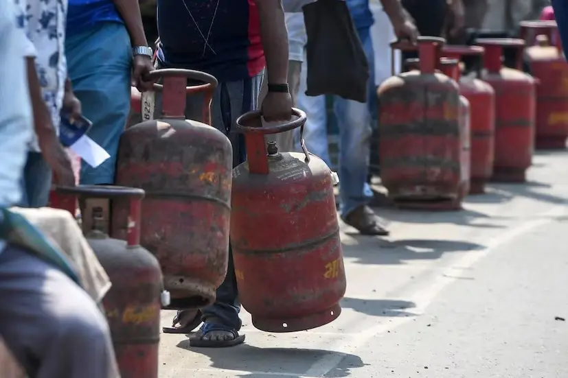 BPCL: Gas cylinder for Rs. 300