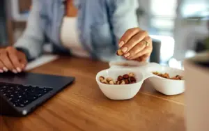 ఆఫీసులో స్నాక్స్ తింటున్నారా?