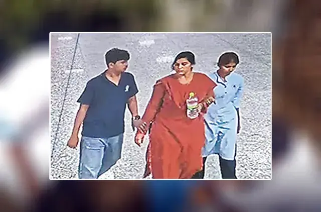 Cherlapally crime: Mother and child suicide.. Railway station CCTV footage