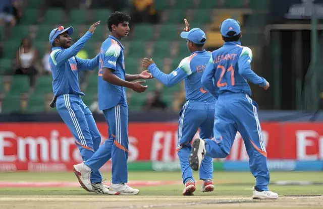 7 వికెట్లు కోల్పోయిన ఇంగ్లాండ్