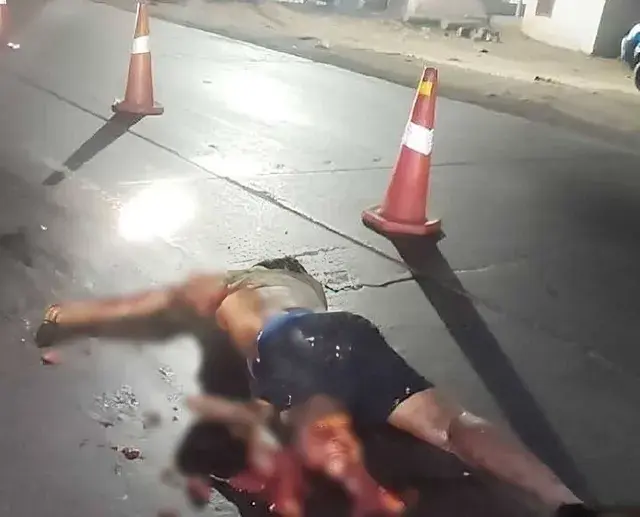 Anakapalli accident: రోడ్డు దాటుతుండగా గుర్తుతెలియని వాహనం ఢీకొని యువకుడు మృతి