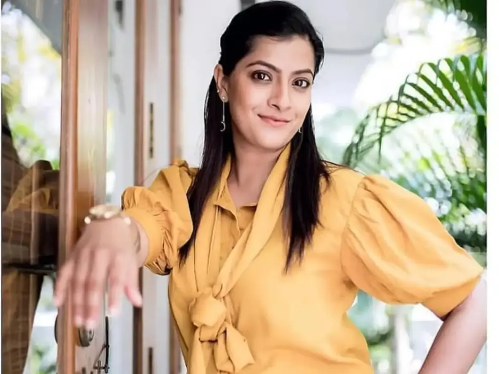 Saraswati Movie: Varalakshmi Sarathkumar as the director