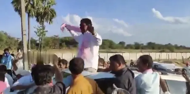 బీఆర్ఎస్ సత్తా.. కార్యకర్తలతో కలిసి స్టెప్పులేసిన ఎర్రబెల్లి