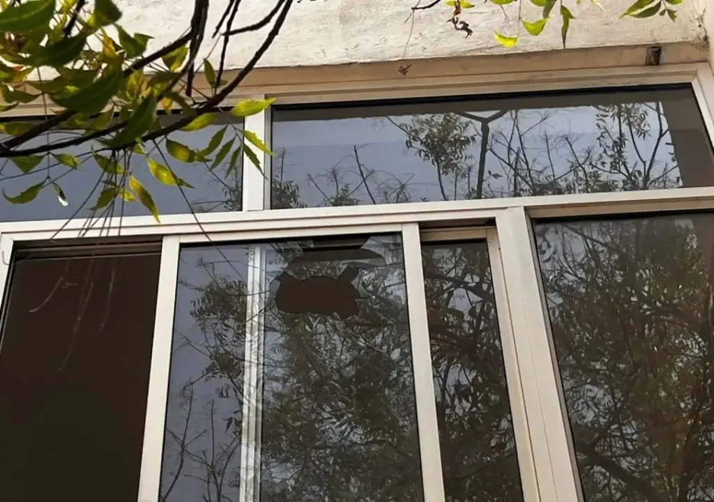 Ibrahimpatnam Municipality: Stones pelted on office..glasses broken