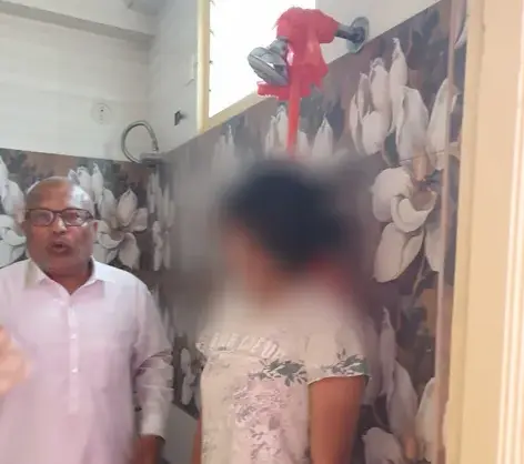 Hyderabad crime: షవర్ కు ఉరేసుకుని విద్యార్థిని ఆత్మహత్య