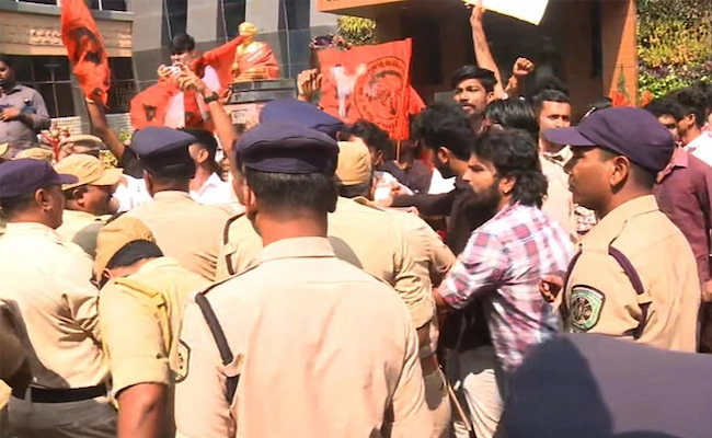 Andhra University: AUలో ఉద్రిక్తత, ABVP–SFI మధ్య ఘర్షణ