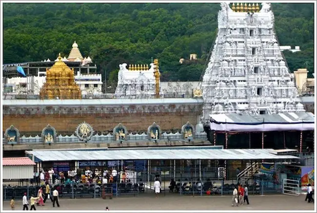 Tirupathi : శ్రీవారి సులభదర్శనం కోసం నిరీక్షణ