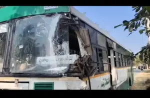 టాటా ఏసీని ఢీకొన్న ఆర్టీసీ బస్సు