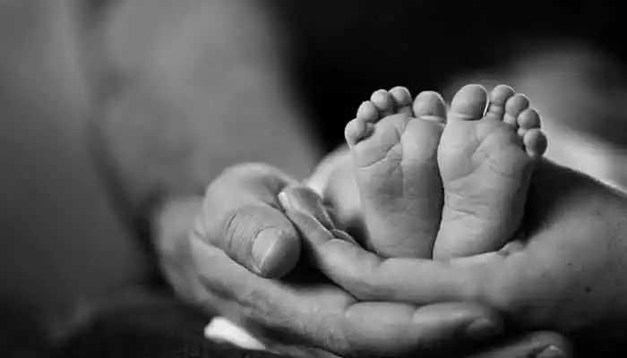 Chhattisgarh crime: Sweeper gives birth due to lack of doctors - baby dies