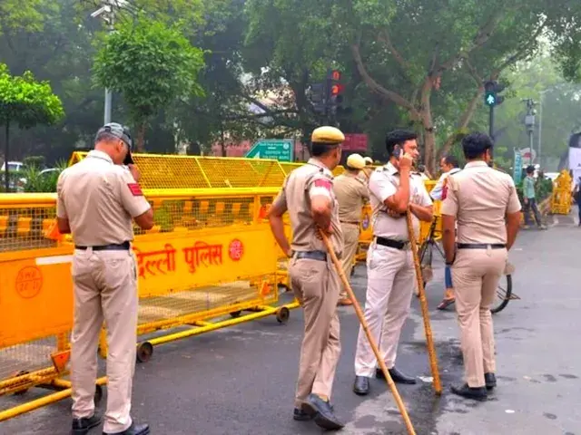 Bomb Threat: Bomb threats to Delhi's Red Fort and Secretariat