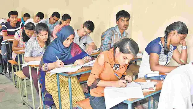 TS10th Exams: మార్చి 14 నుంచి పదో తరగతి పరీక్షలు.. 5న హాల్‌టికెట్ల విడుదల