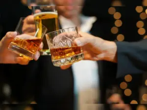 జెన్ జీ జీవనశైలి మార్పులతో ఆల్కహాల్ పరిశ్రమకు భారీ దెబ్బ