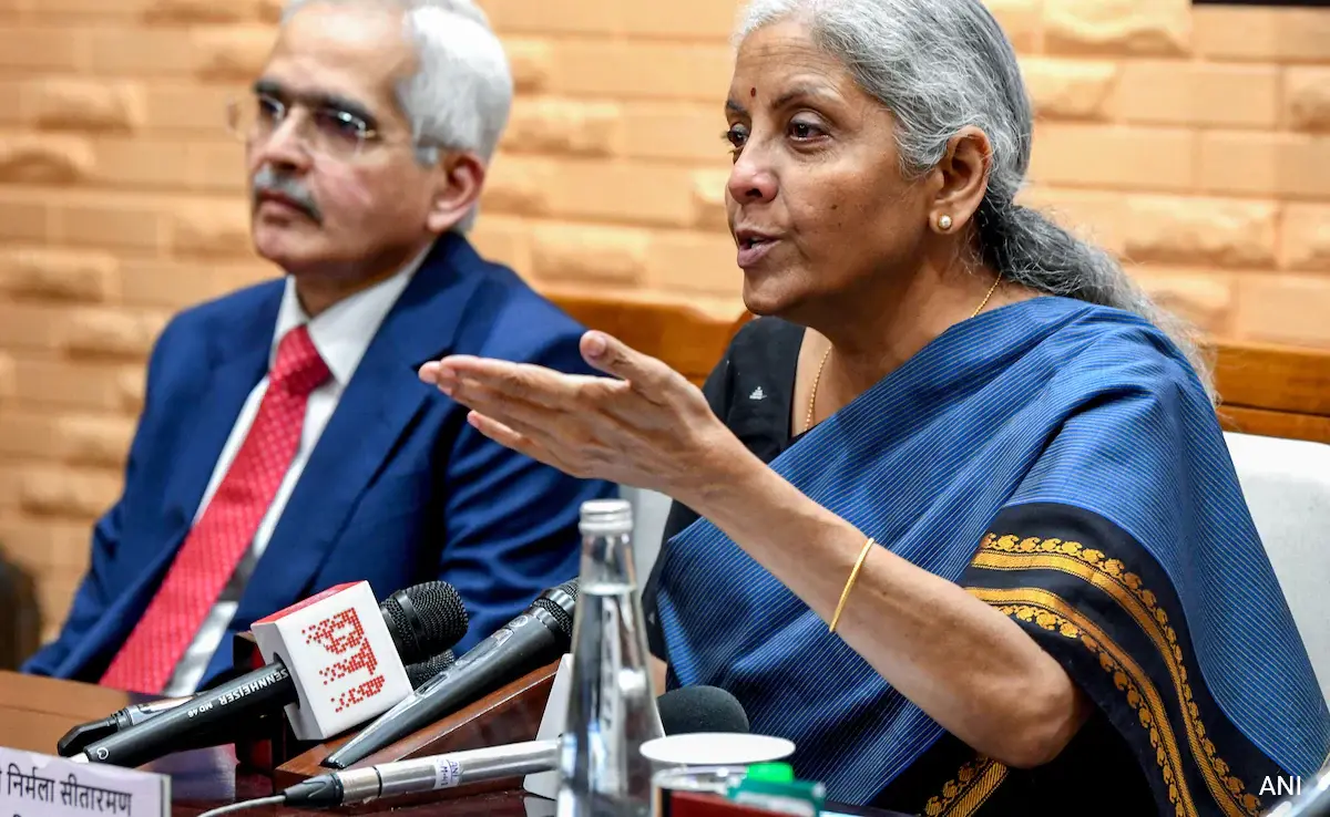 బలవంతంగా బీమా పాలసీలు రుద్దితే కఠిన చర్యలు!