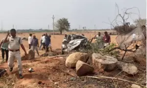 క్రేన్‌ను ఢీకొట్టిన కారు: ముగ్గురు దుర్మరణం