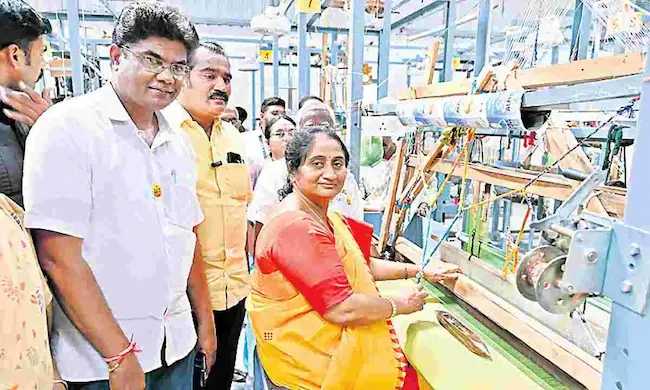 Minister Savitha: నేతన్నల ఇళ్ళల్లో వెలుగులు