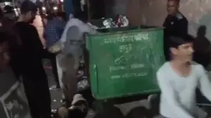 ఫ్రీ అయితే ఫినాయిల్ అయినా పర్లేదా?