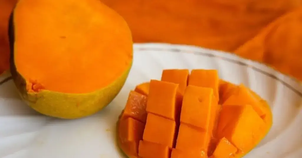 Kohitur Mango: ఒక్క మామిడి పండు ధర రూ. 12 వేలు..