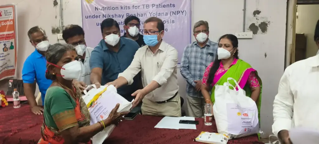 TB Patients Nutrition Kits: క్షయ వ్యాధిగ్రస్తులకు పోషకాహార కిట్ల పంపిణీ.. 200 మందికి లబ్ధి