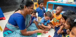 స్లమ్ ఏరియాల్లో మొబైల్ అంగన్వాడీలు