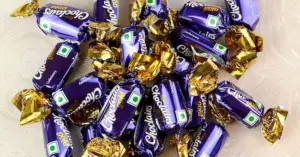 చాక్లెట్ అనుకుని పేలుడు పదార్థం తిన్న బాలిక