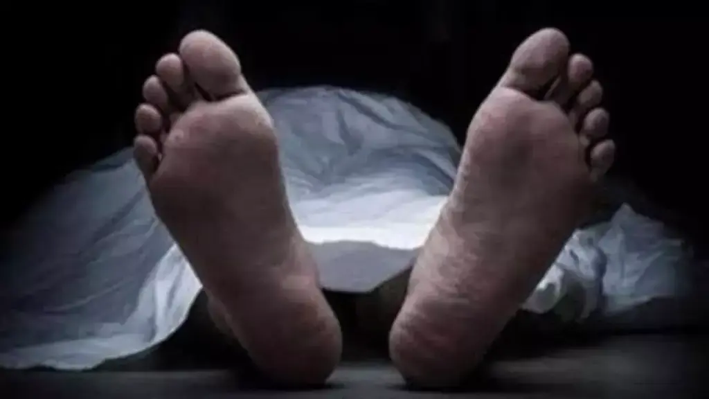 Kokapet crime: A young woman working at a doctor's house committed suicide!