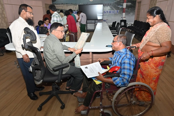 Vijay Kumar DRO: అర్హులకు మూడు చక్రాల వాహనాలు ఉచితంగా మంజూరు