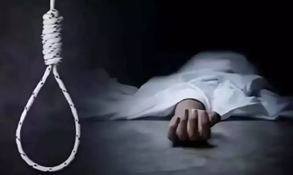 Tadepalli Suicide News: Unable to bear the harassment of her boyfriend, a young woman committed suicide!
