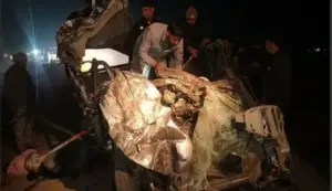 బస్సు – వ్యాన్ ఢీకొని నలుగురు మృతి.. 7గురికి గాయాలు