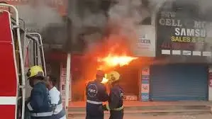 కేపీహెచ్‌బీ మొబైల్ షాపులో అగ్నిప్రమాదం