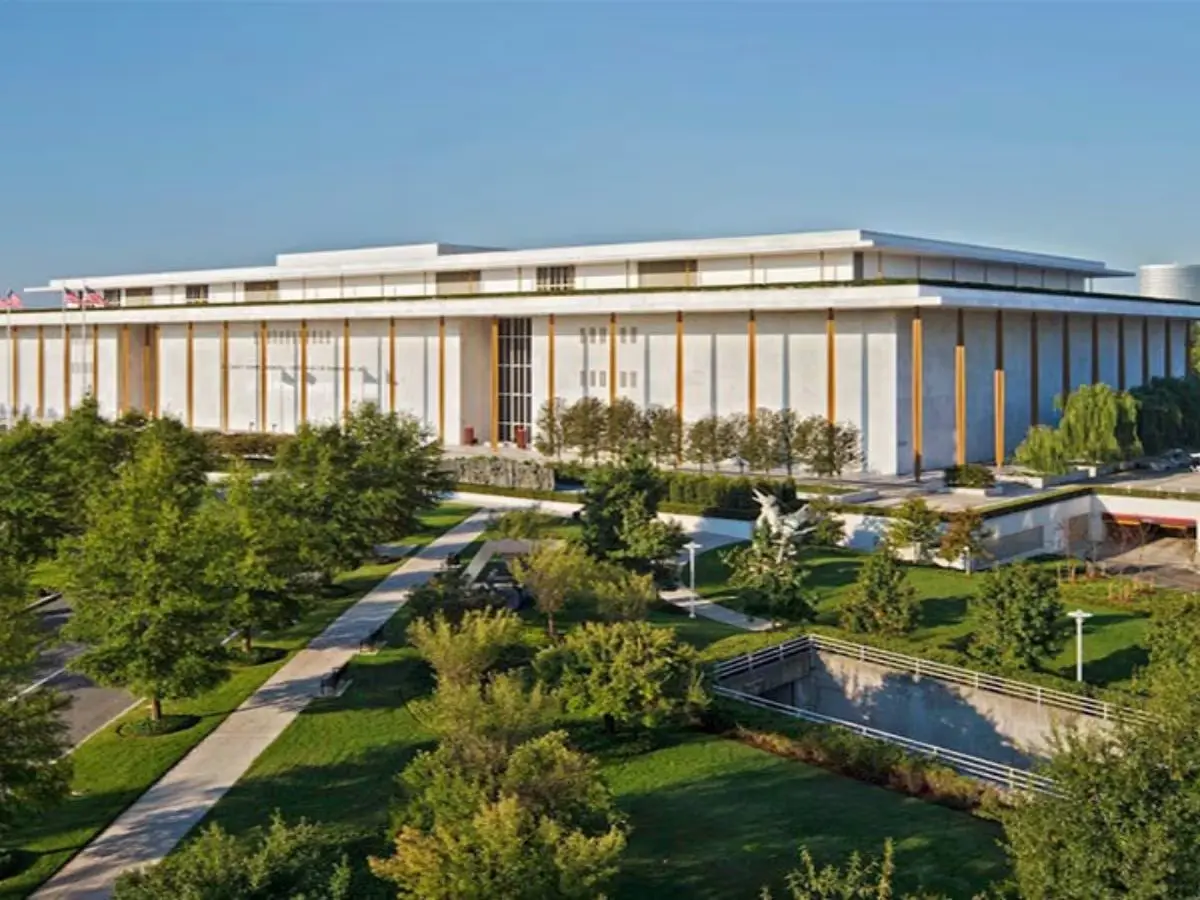 రెండేళ్ల పాటు 'కెన్నెడీ సెంటర్' క్లోజ్ ..కారణాలు ఏమిటి?