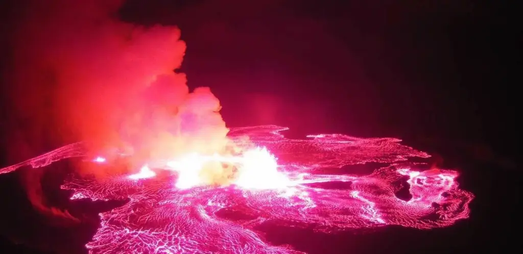 బ‌ద్ధ‌లైన అగ్నిప‌ర్వ‌తం.. భారీ ఎత్తుకు ఎగసిపడ్డ లావా