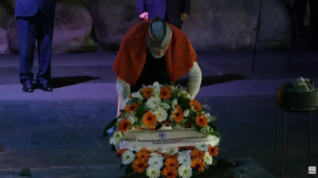  Modi visits Yad Vashem, pays tribute to Holocaust victims
