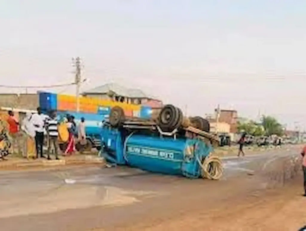 Nigeria: ట్రక్కు బోల్తా పడి 30 మంది దుర్మరణం