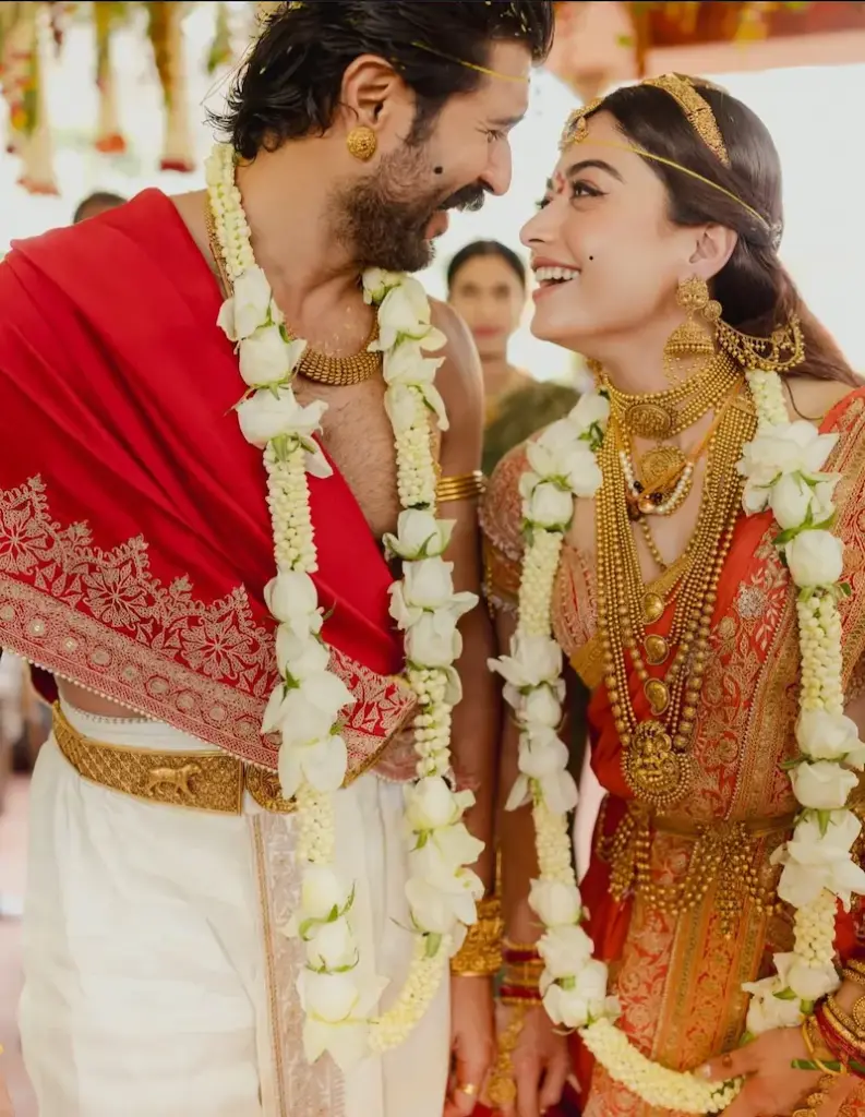 Vijay Deverakonda-Rashmika: విజయ్ దేవకొండ-రష్మిక పెళ్లిలో ధరించిన బంగారు అభరాణలపై చర్చ
