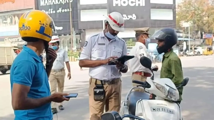 Traffic Challans: ట్రాఫిక్ చలాన్ల పెరుగుదలపై బండి సంజయ్ ఆగ్రహం..