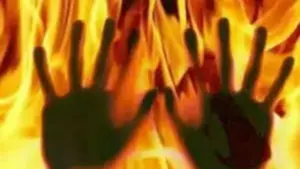 మంటల్లో చిక్కుకుని మహిళ సజీవదహనం