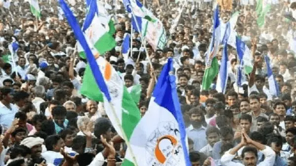 AP: వైసీపీ నేతలకు వరుస షాకులు.. తాజాగా మరో ఇద్దరికి