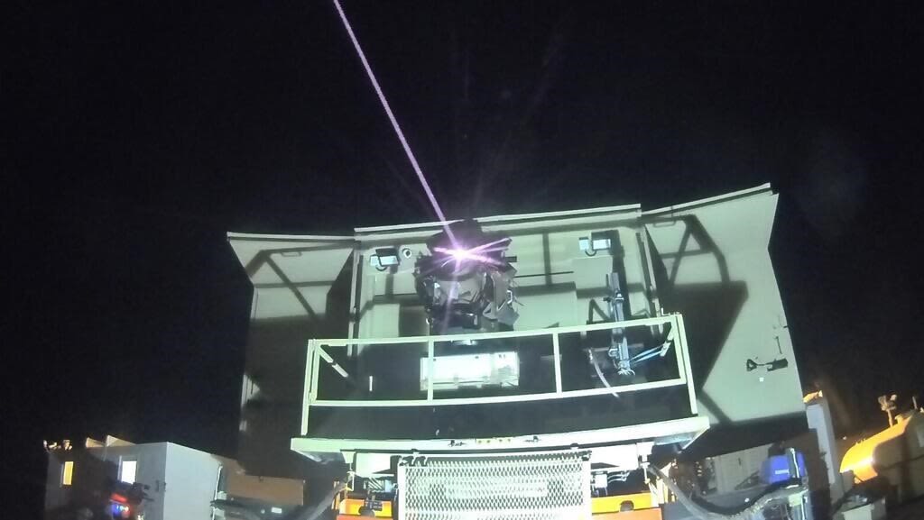 Iron Beam laser : యుద్ధంలో లేజర్ అద్భుతం, ఐరన్ బీమ్‌తో రాకెట్లు కూల్చిన ఇజ్రాయెల్