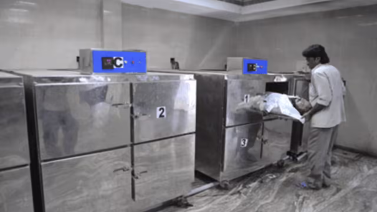 జడ్చర్లలో దారుణం, మార్చురీలో మృతదేహం దెబ్బతినడం కలకలం