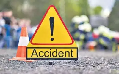 Madanapalle Road Accident: ఏపీలో విషాదం: ఇద్దరు యువకుల బలి.. నలుగురికి తీవ్ర గాయాలు