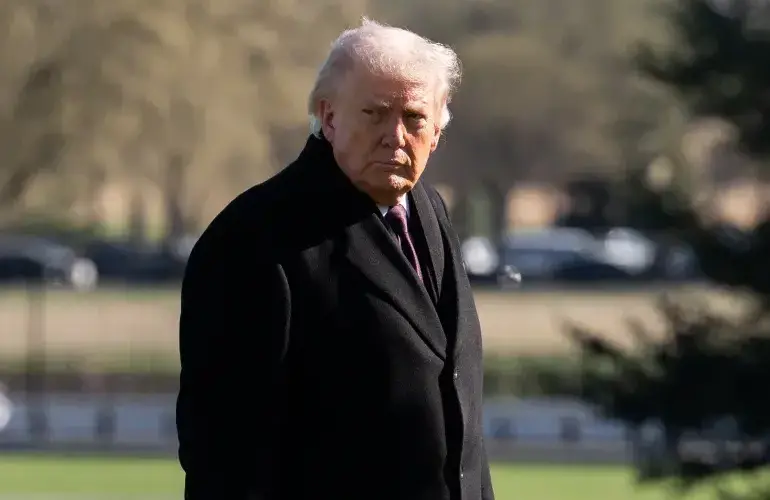 donald-trump-health-concerns-air-force-one-stairs-video-viral-florida