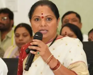 KCR ఫొటో లేకుండానే రాజకీయాలు చేస్తానన్న కవిత