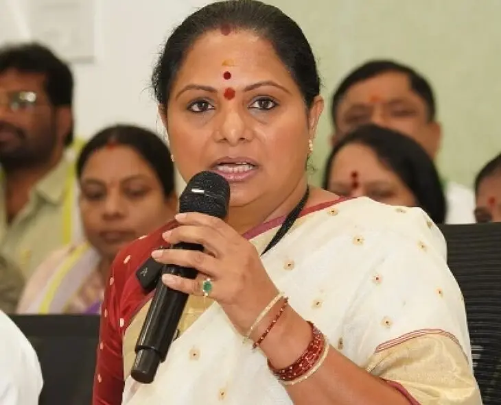 Telangana: KCR ఫొటో లేకుండానే రాజకీయాలు చేస్తానన్న కవిత