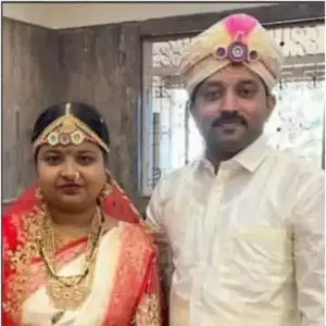 లారీ రూపంలో వచ్చిన మృత్యువు.. నవదంపతులు బలి