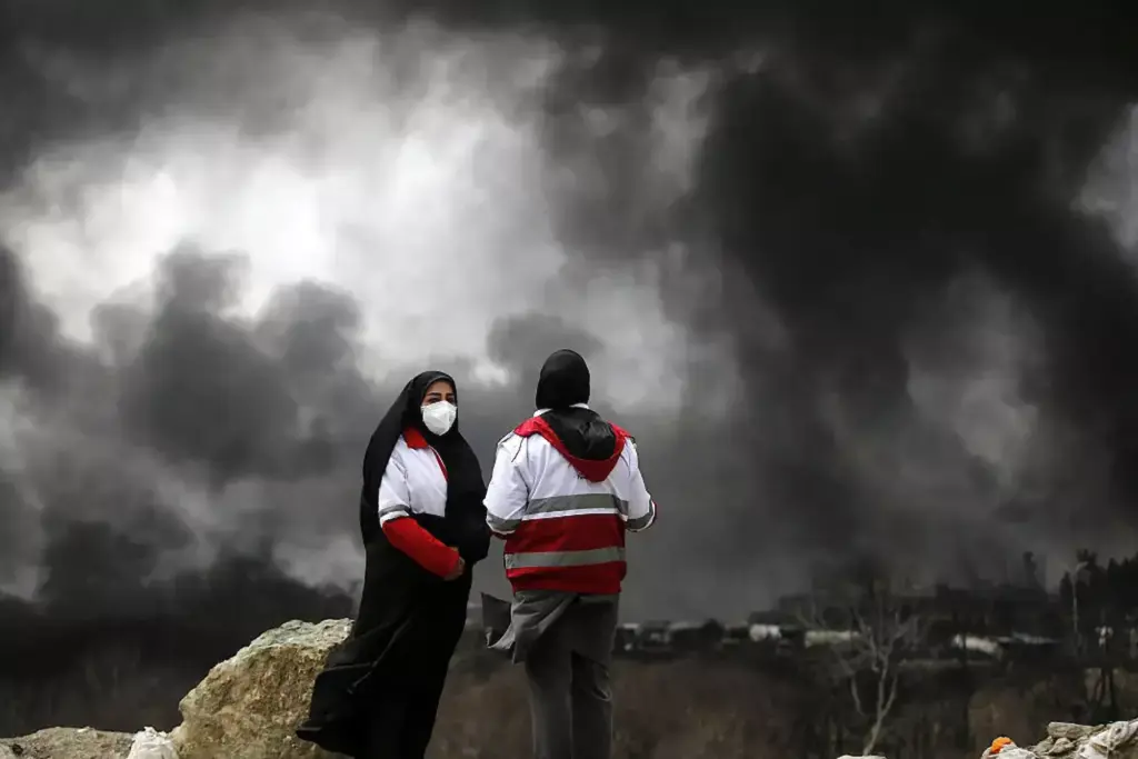 Iran Acid Rain: ఇరాన్‌లో విషాదం: చమురు డిపోలపై దాడుల తర్వాత కురుస్తున్న ‘నల్లటి ఆమ్ల వర్షం’