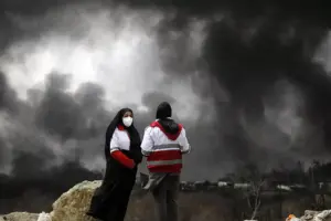 ఇరాన్‌లో విషాదం: చమురు డిపోలపై దాడుల తర్వాత కురుస్తున్న ‘నల్లటి ఆమ్ల వర్షం’